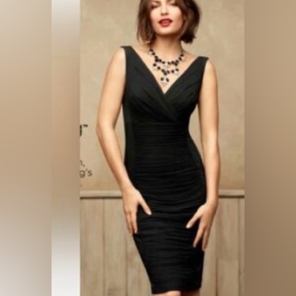 WHBM NEW with Tag. Size 4 Rouched Middle Emerald Green Cocktail Dress.